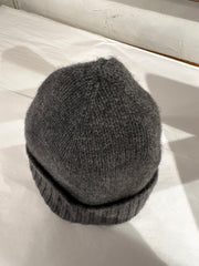 cashmere cuff slouchy beanie in charcoal