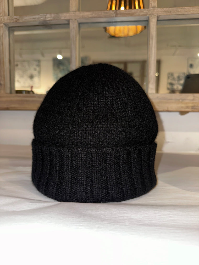 stella pure cashmere beanie in black