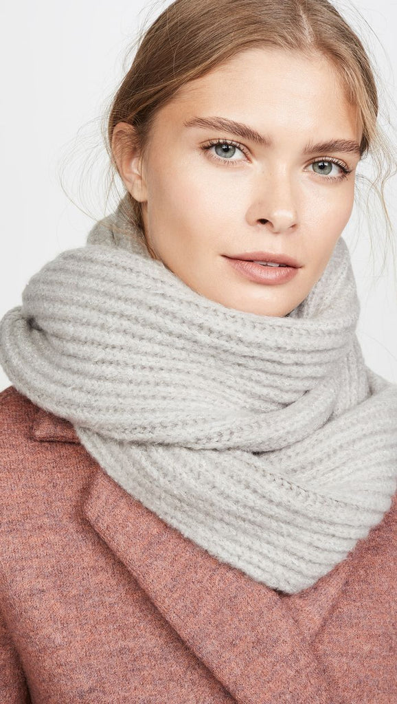 lodge loop scarf in light grey