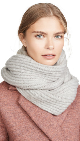 lodge loop scarf in light grey